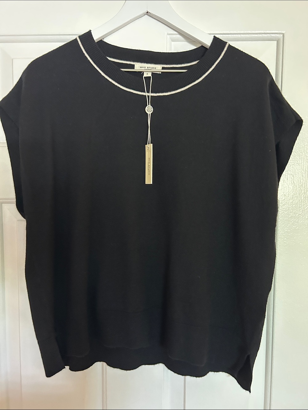 Max Studio Black Knit Short-Sleeve Top with White Trim and bottom slits.